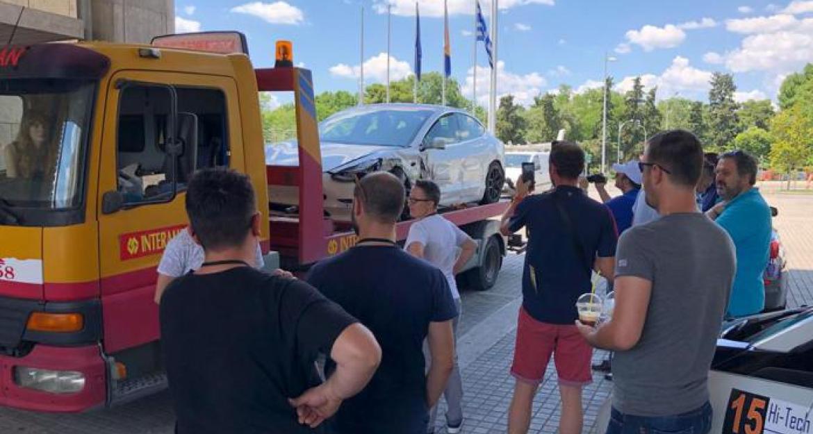 To πρώτο ατύχημα με Tesla στην Ελλάδα (pics)