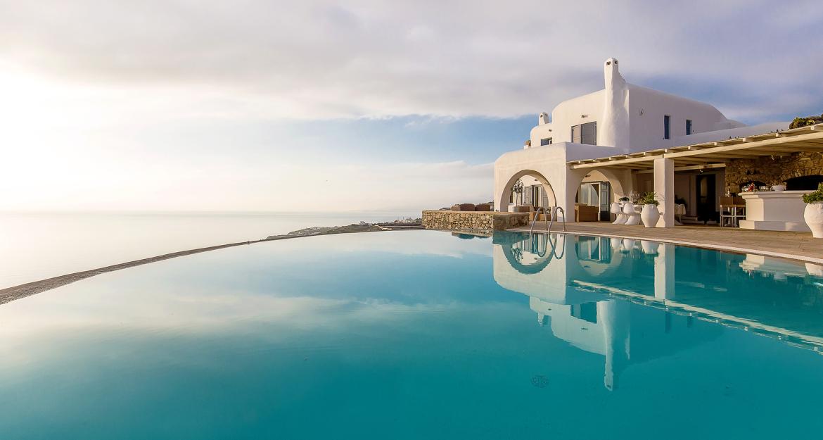 Στη Μύκονο οι βίλες κοστίζουν 11.000 ευρώ την εβδομάδα (pics)