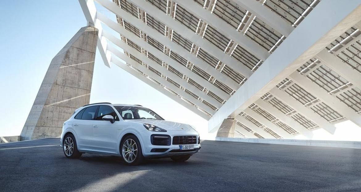 Υβριδική εκδοχή 462 ίππων για την Porsche Cayenne!