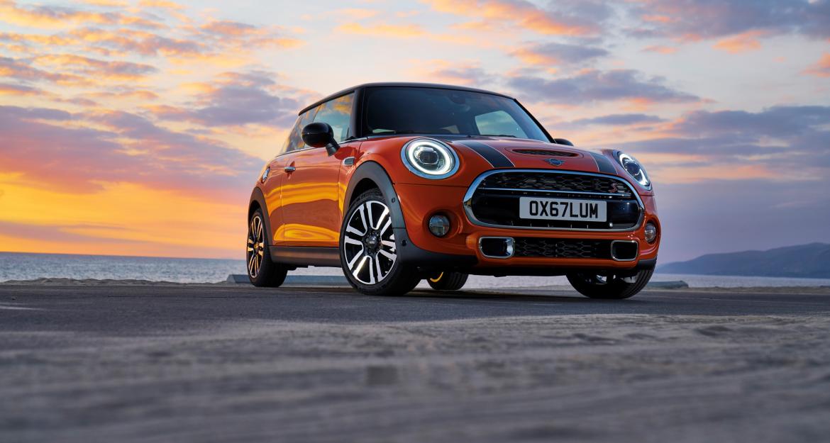 Διαθέσιμο με τιμή από 19.740 ευρώ το ανανεωμένο MINI (pics)