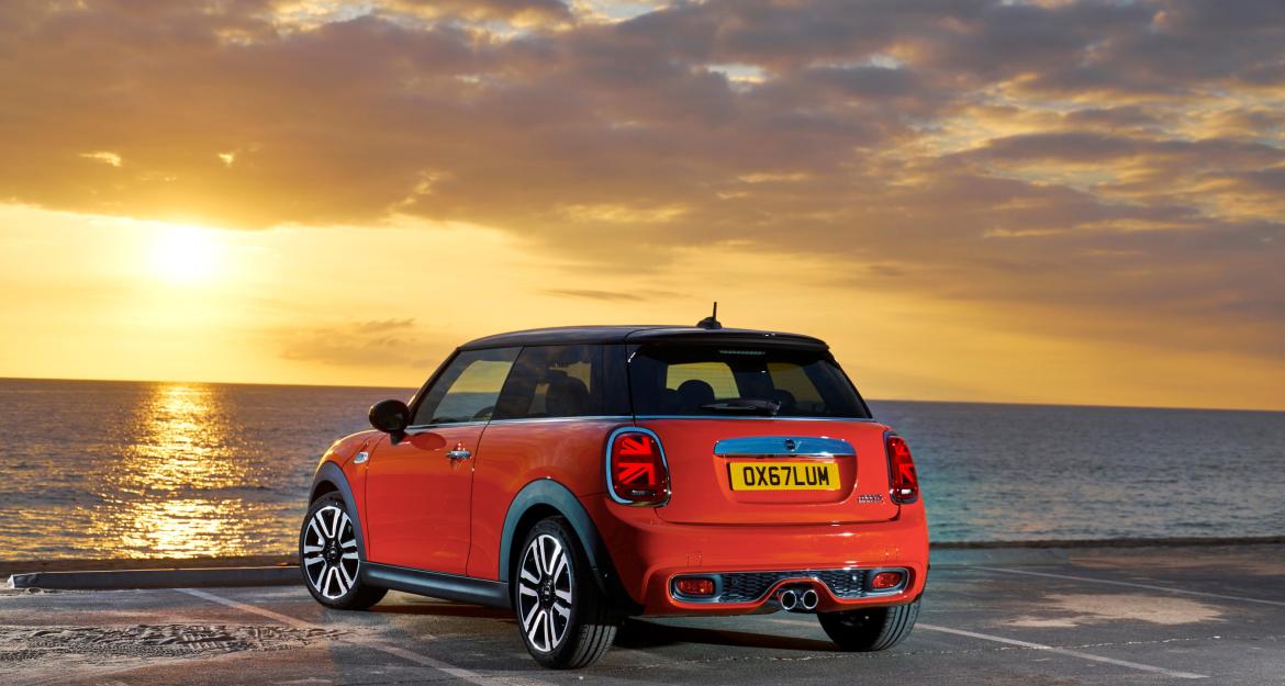 Διαθέσιμο με τιμή από 19.740 ευρώ το ανανεωμένο MINI (pics)
