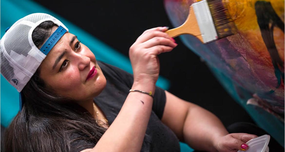 Η μετάλλαξη ενός supercar σε πολύχρωμη ζωγραφιά