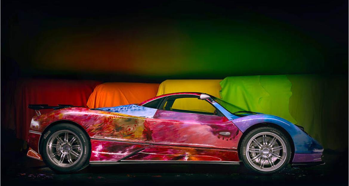 Η μετάλλαξη ενός supercar σε πολύχρωμη ζωγραφιά
