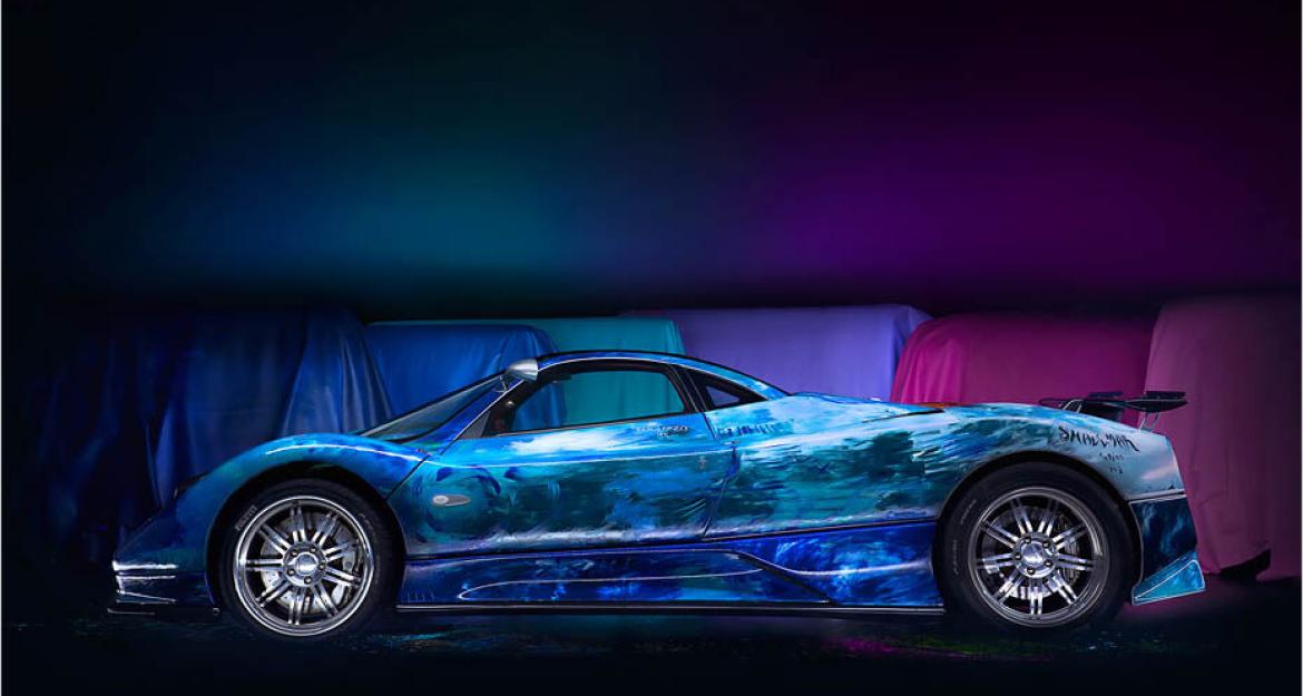 Η μετάλλαξη ενός supercar σε πολύχρωμη ζωγραφιά