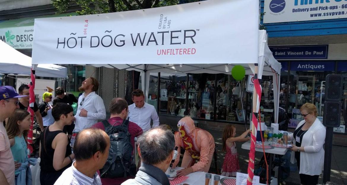 Κι όμως υπάρχει νερό με γεύση... hot dog! (pics)