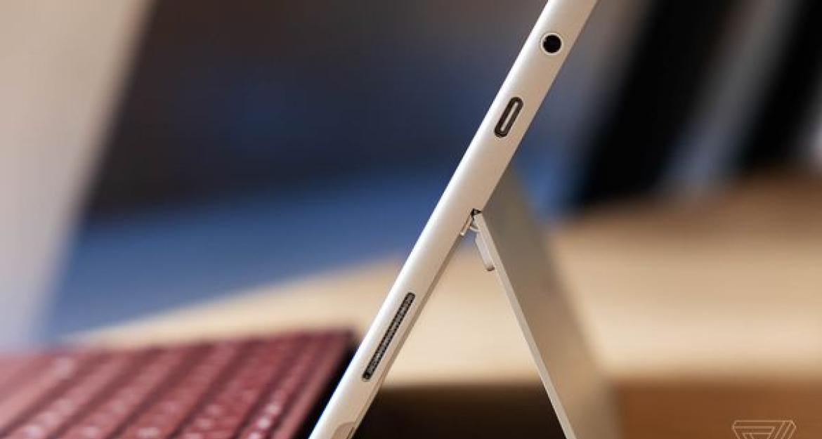 Surface Go: Το νέο tablet της Microsoft «χτυπά» την Apple (pics)