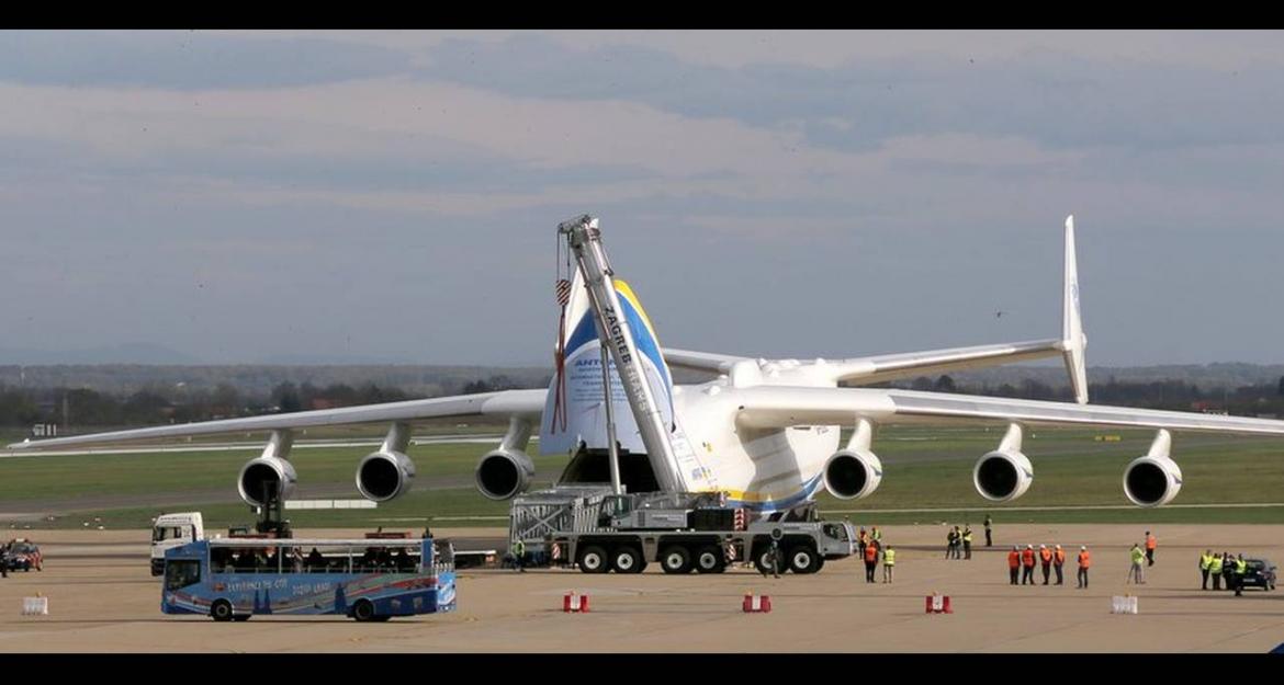Το μεγαλύτερο αεροσκάφος στον κόσμο έφτασε στο Ελ. Βενιζέλος (pics & vids)