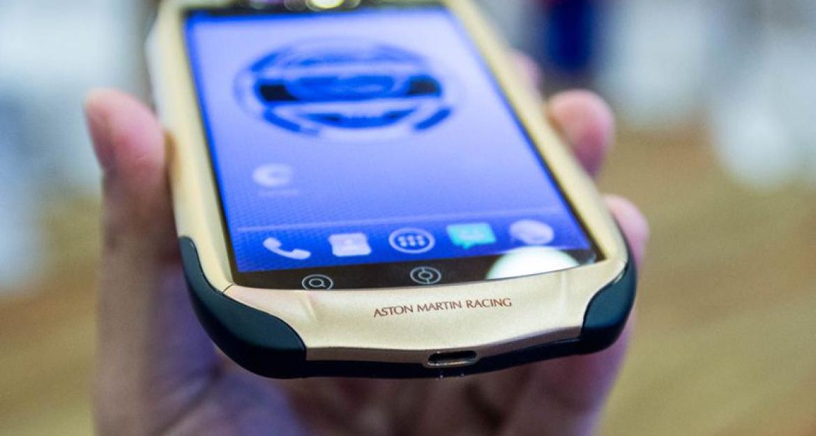 10 κινητά (πολύ) ακριβότερα από το iPhone X