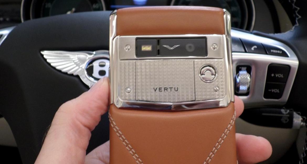 10 κινητά (πολύ) ακριβότερα από το iPhone X