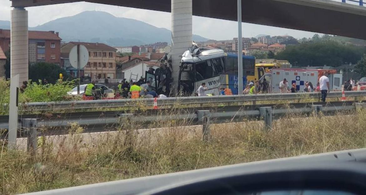 Πέντε νεκροί σε τροχαίο λεωφορείου στην Ισπανία (pics & vid)