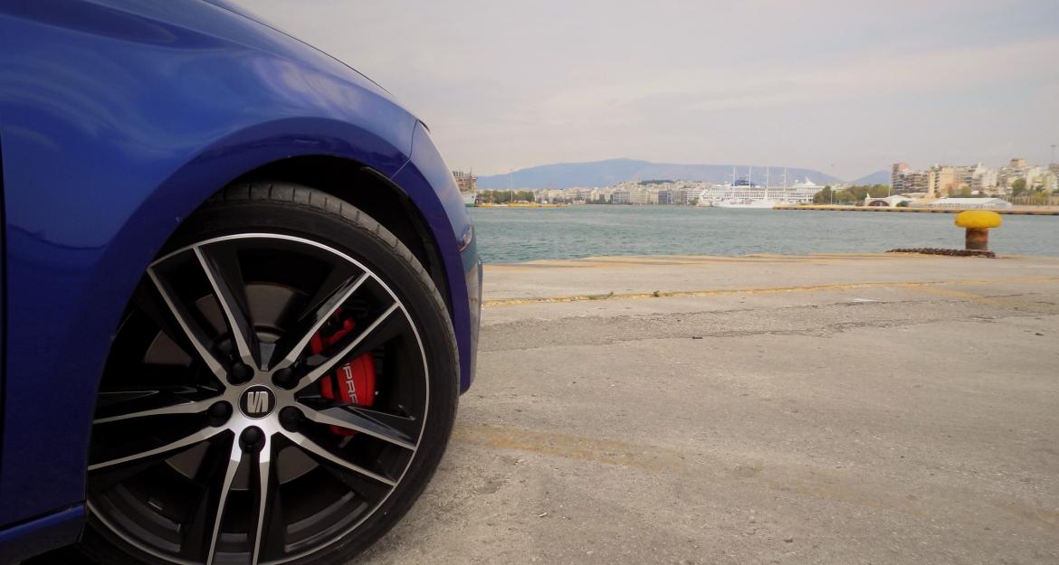 Δοκιμάζουμε το «καυτό» SEAT Leon Cupra των 300 ίππων!