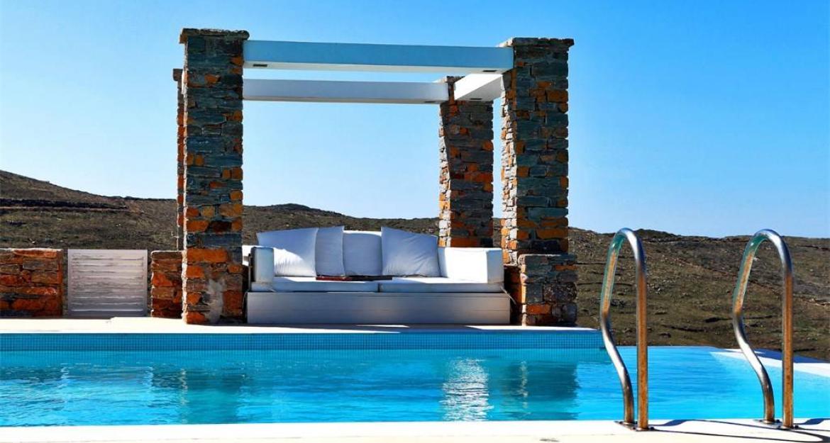 Μινιμαλιστική πέτρινη βίλα 1 εκατ. στη Τζια (pics)
