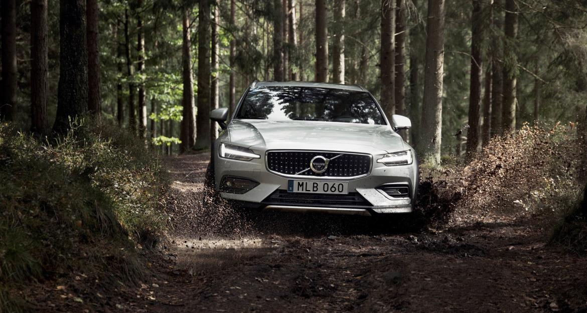 Ακόμη πιο περιπετειώδες το Volvo V60 Cross Country! (pics)