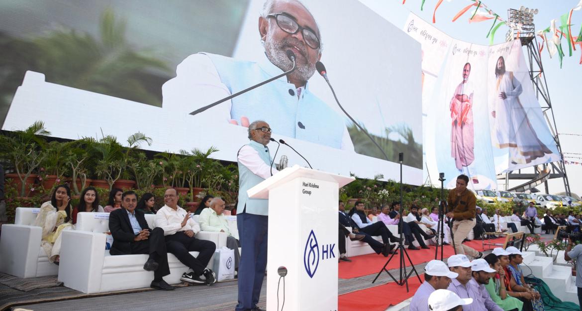 Ινδία: Έμπορος διαμαντιών χάρισε 600 αυτοκίνητα στο προσωπικό του (pics)