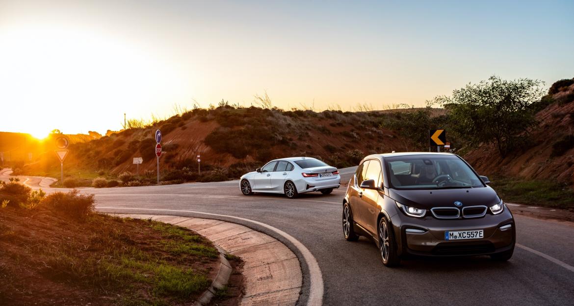 Πρότυπο οικονομίας η γοητευτική νέα BMW 330e! 