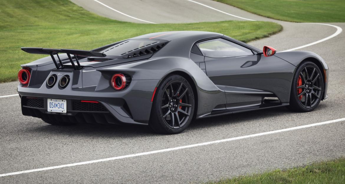 Αυτό είναι το αγωνιστικό Ford GT Carbon Series! (pics)