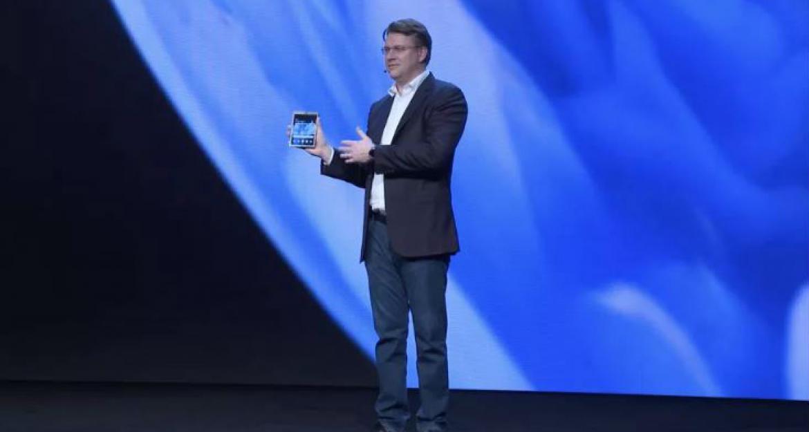 H Samsung αποκάλυψε το πρώτο της κινητό που διπλώνει (pics & vid)