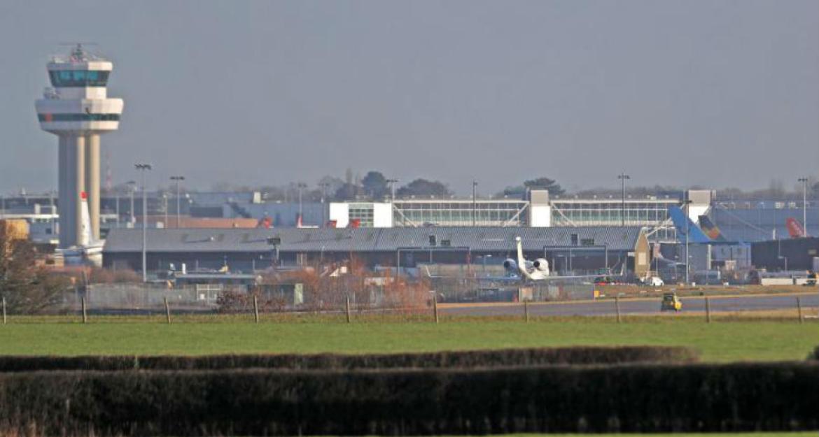 Άνοιξε το αεροδρόμιο Gatwick - Ταλαιπωρία για χιλιάδες επιβάτες (pics & vid)