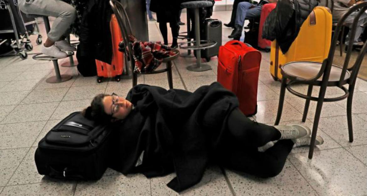 Άνοιξε το αεροδρόμιο Gatwick - Ταλαιπωρία για χιλιάδες επιβάτες (pics & vid)