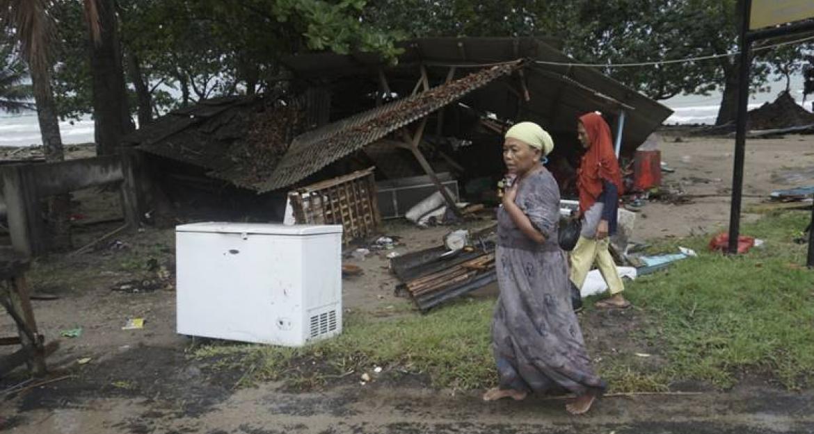 Ινδονησία: 222 νεκροί και εκατοντάδες τραυματίες από τσουνάμι (pics&vid)