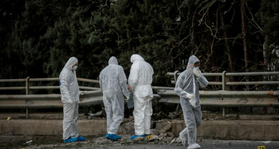 Ισχυρή έκρηξη βόμβας στο ΣΚΑΪ - Πού προσανατολίζεται η Αντιτρομοκρατική (pics & vids)