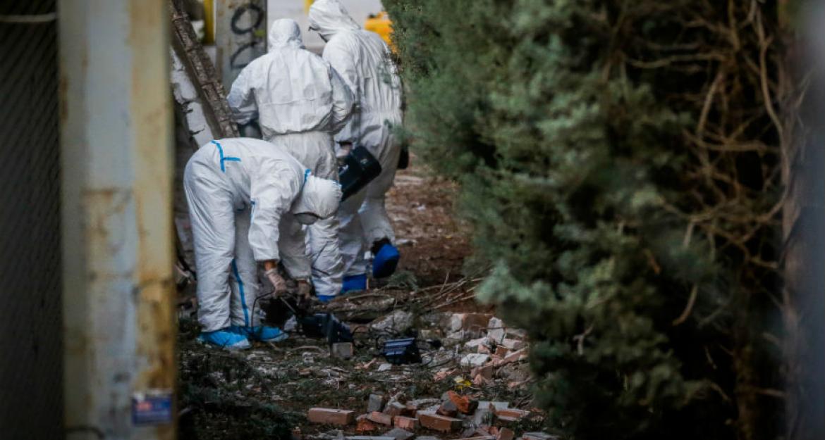 Ισχυρή έκρηξη βόμβας στο ΣΚΑΪ - Πού προσανατολίζεται η Αντιτρομοκρατική (pics & vids)