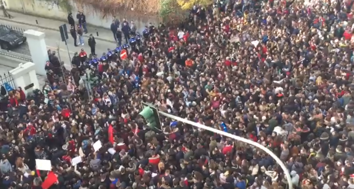 Μεγάλες φοιτητικές διαδηλώσεις στην Αλβανία (pics & vid)