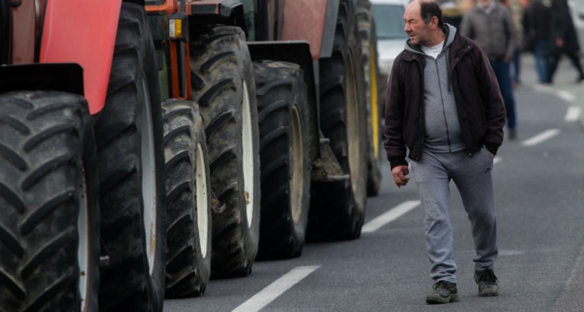 Μπλόκα αγροτών: Κλειστή η εθνική οδός - Παράκαμψη ακολουθούν οι οδηγοί (pics)
