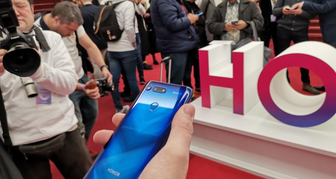 Έφτασε το Honor View 20, το κινητό με κάμερα... 48 mpixel (pics)