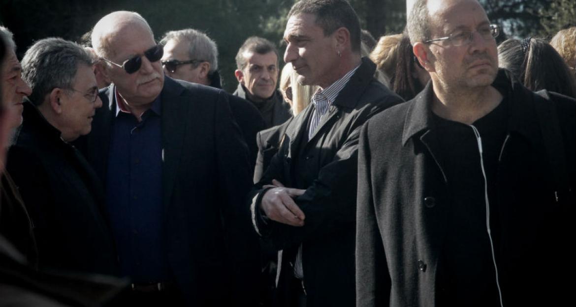 Πλήθος κόσμου στην κηδεία του Θέμου Ανασταδιάδη