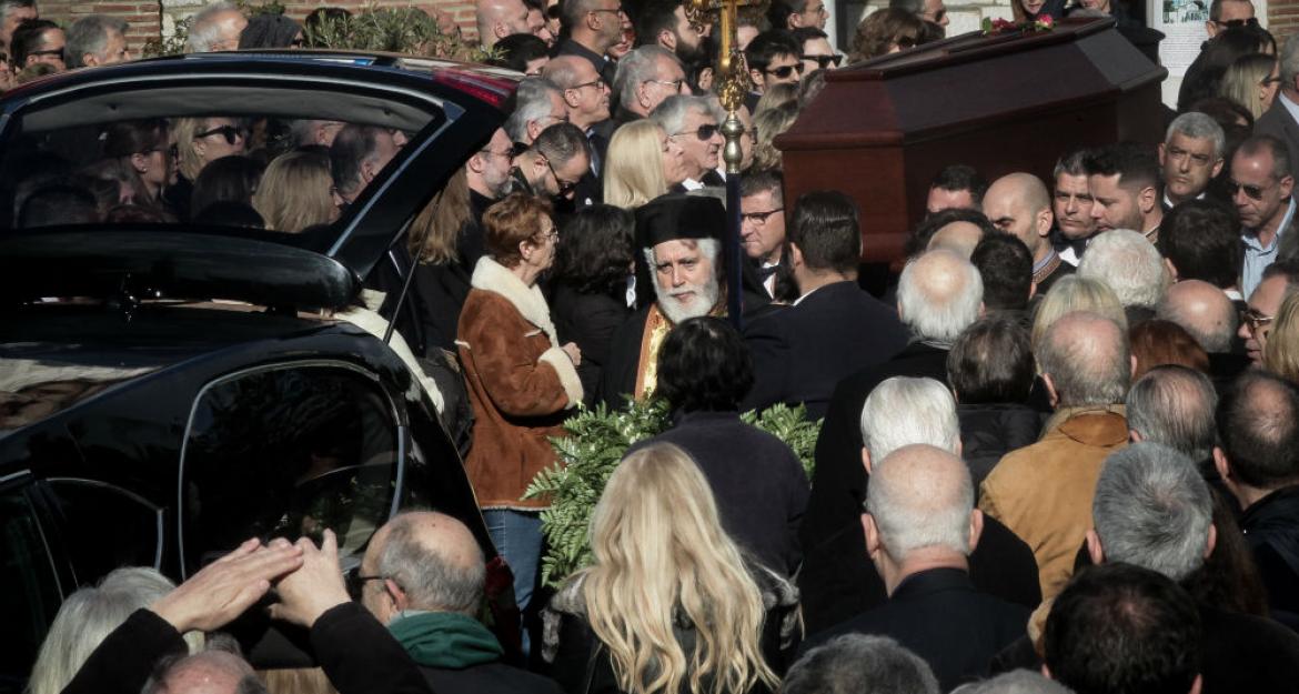 Πλήθος κόσμου στην κηδεία του Θέμου Ανασταδιάδη
