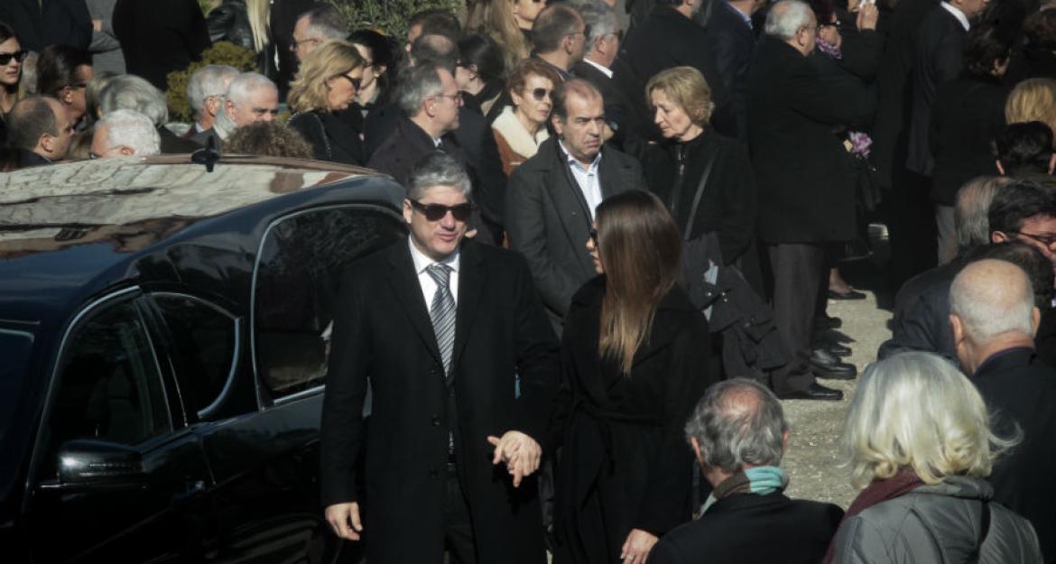 Πλήθος κόσμου στην κηδεία του Θέμου Ανασταδιάδη