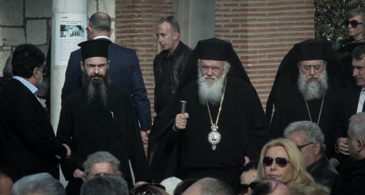 Πλήθος κόσμου στην κηδεία του Θέμου Ανασταδιάδη