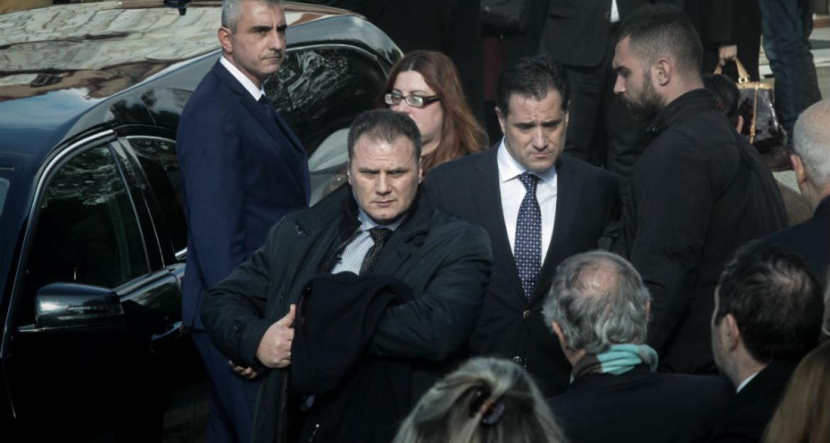 Πλήθος κόσμου στην κηδεία του Θέμου Ανασταδιάδη