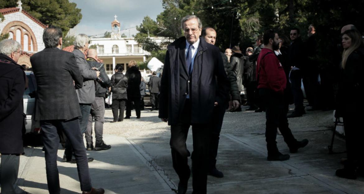 Πλήθος κόσμου στην κηδεία του Θέμου Ανασταδιάδη