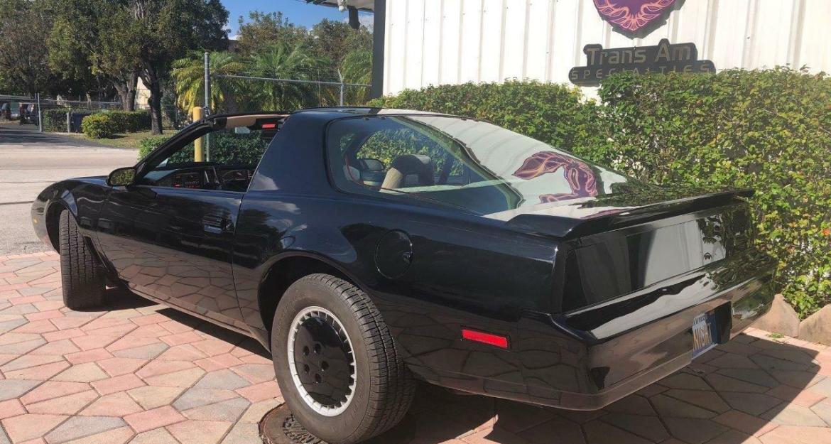 Προς πώληση μία εξαιρετική ρέπλικα του θρυλικού KITT 