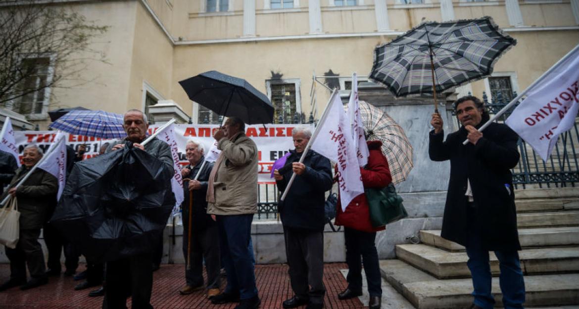 Διαμαρτυρία των συνταξιούχων Δημοσίου στο ΣτΕ (pics)