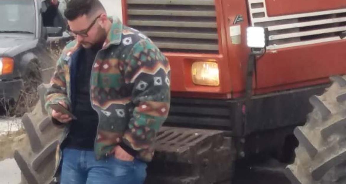 Λάρισα: Κλειστή η εθνική οδός λόγω του μπλόκου των αγροτών (pics & vid)