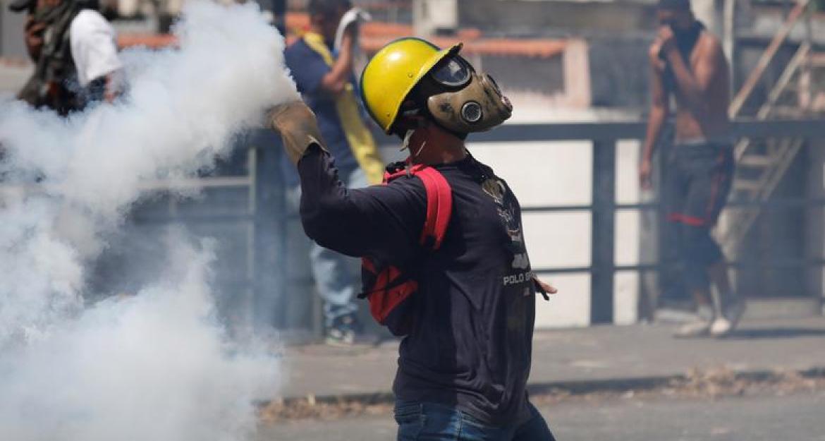 Εμφύλιος προ των πυλών στη Βενεζουέλα - Στο πλευρό Μαδούρο οι ένοπλες δυνάμεις (pics & vids)