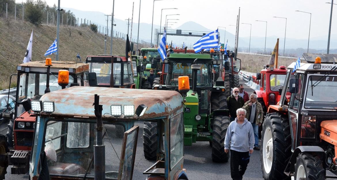 Έκλεισαν τα Τέμπη οι αγρότες – Πού αλλού έχουν στηθεί μπλόκα