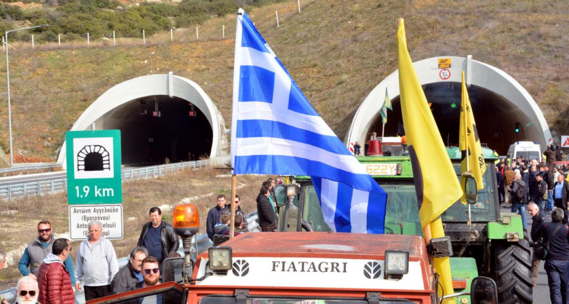 Έκλεισαν τα Τέμπη οι αγρότες – Πού αλλού έχουν στηθεί μπλόκα