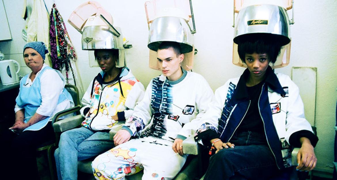 Σε νεαρή σχεδιάστρια με ακτιβιστική δράση απονεμήθηκε το βραβείο « Βασίλισσα Ελισάβετ ΙΙ» (pics)