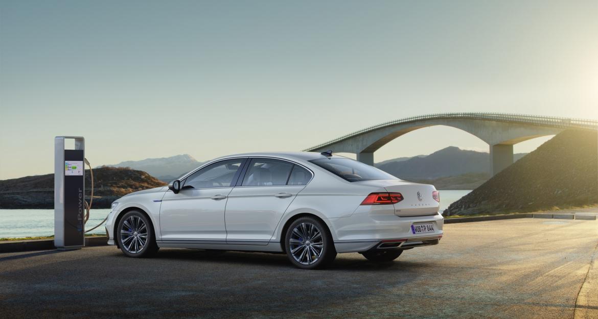 Volkswagen Passat: Ανανέωση στα σημεία! 