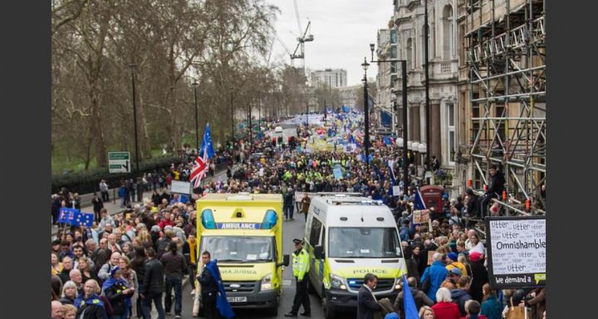 Στους δρόμους 1 εκατ. Βρετανοί: Ζητούν δεύτερο δημοψήφισμα για το Brexit (pics)
