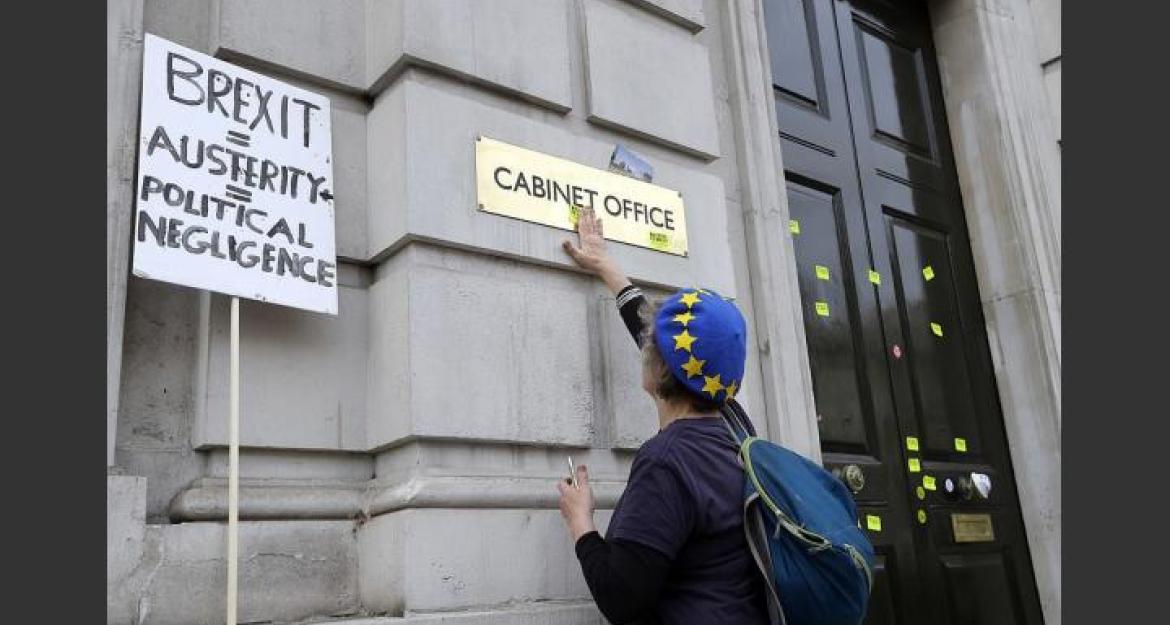 Στους δρόμους 1 εκατ. Βρετανοί: Ζητούν δεύτερο δημοψήφισμα για το Brexit (pics)