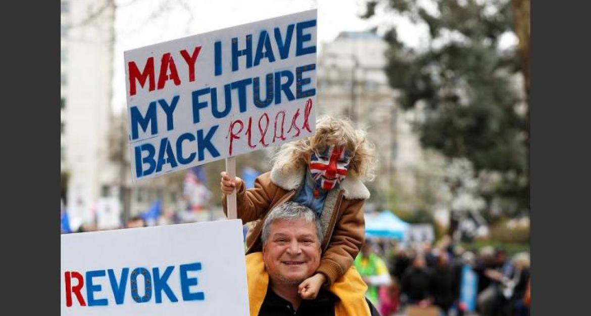 Στους δρόμους 1 εκατ. Βρετανοί: Ζητούν δεύτερο δημοψήφισμα για το Brexit (pics)