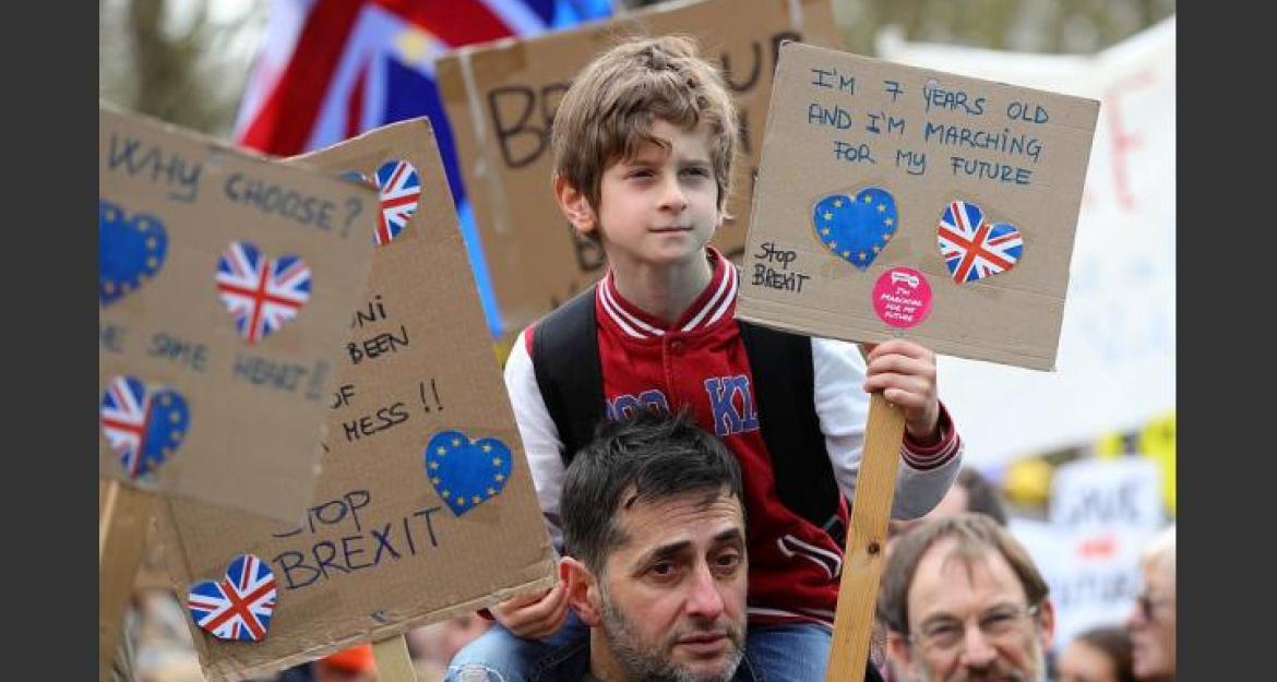 Στους δρόμους 1 εκατ. Βρετανοί: Ζητούν δεύτερο δημοψήφισμα για το Brexit (pics)