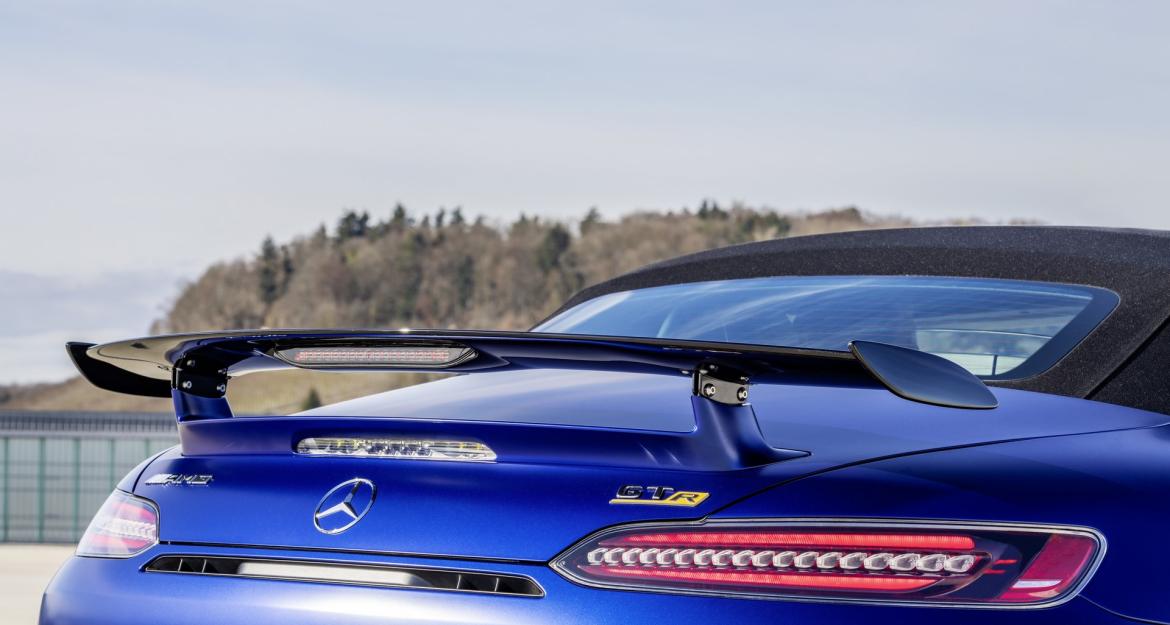 Αυτή είναι η συλλεκτική Mercedes-AMG GT R Roadster!