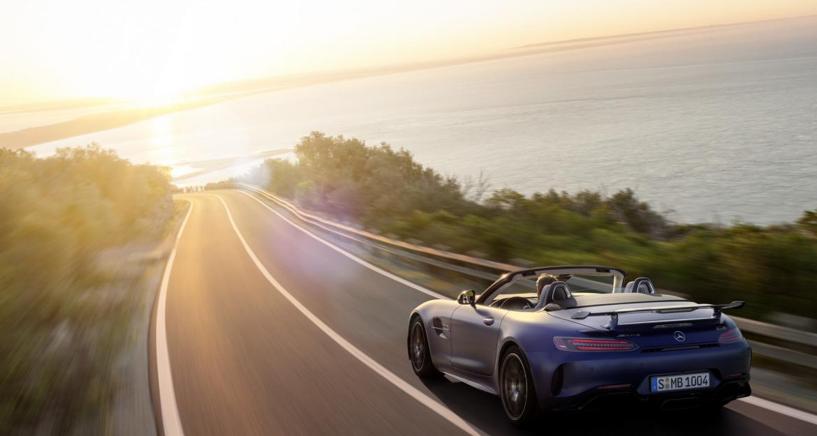 Αυτή είναι η συλλεκτική Mercedes-AMG GT R Roadster!