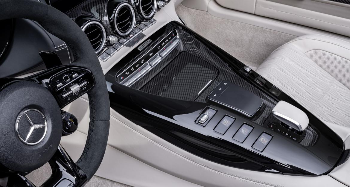 Αυτή είναι η συλλεκτική Mercedes-AMG GT R Roadster!